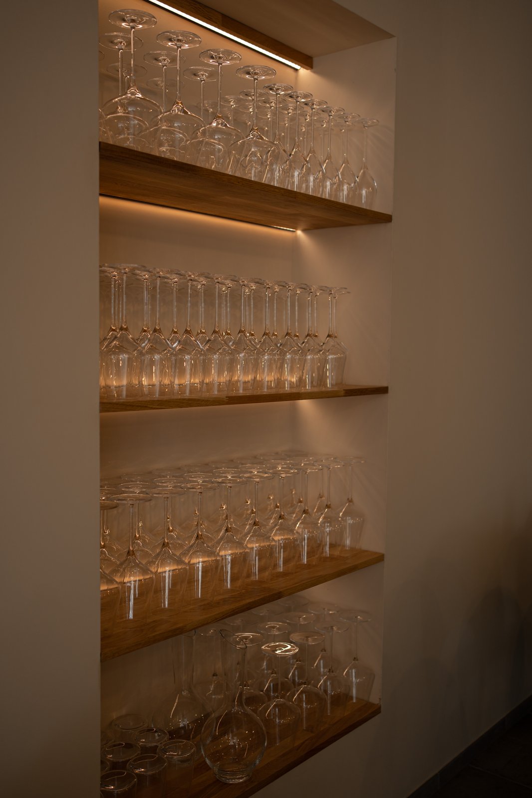 &Eacute;tag&egrave;res de verres r&eacute;tro&eacute;clair&eacute;es