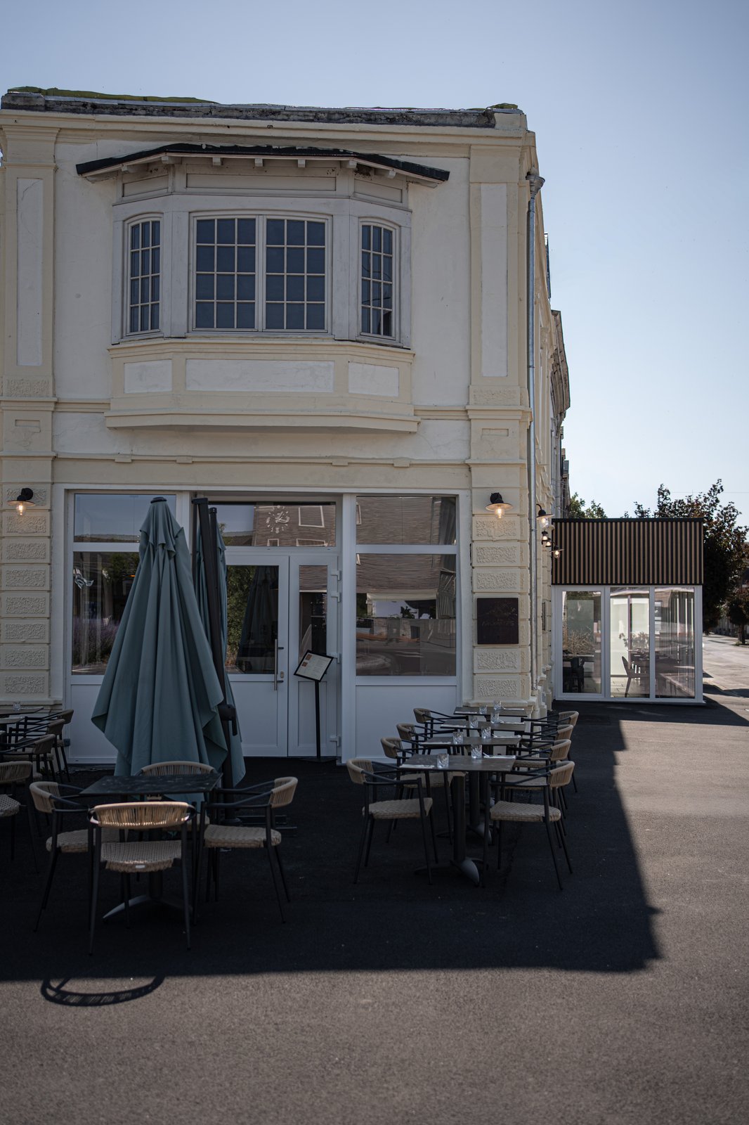 Terrasse ext&eacute;rieure du restaurant